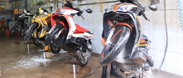 Rửa xe chuyên nghiệp