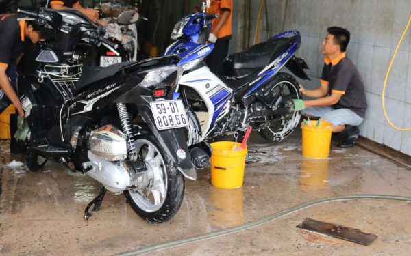 Rửa xe chuyên nghiệp